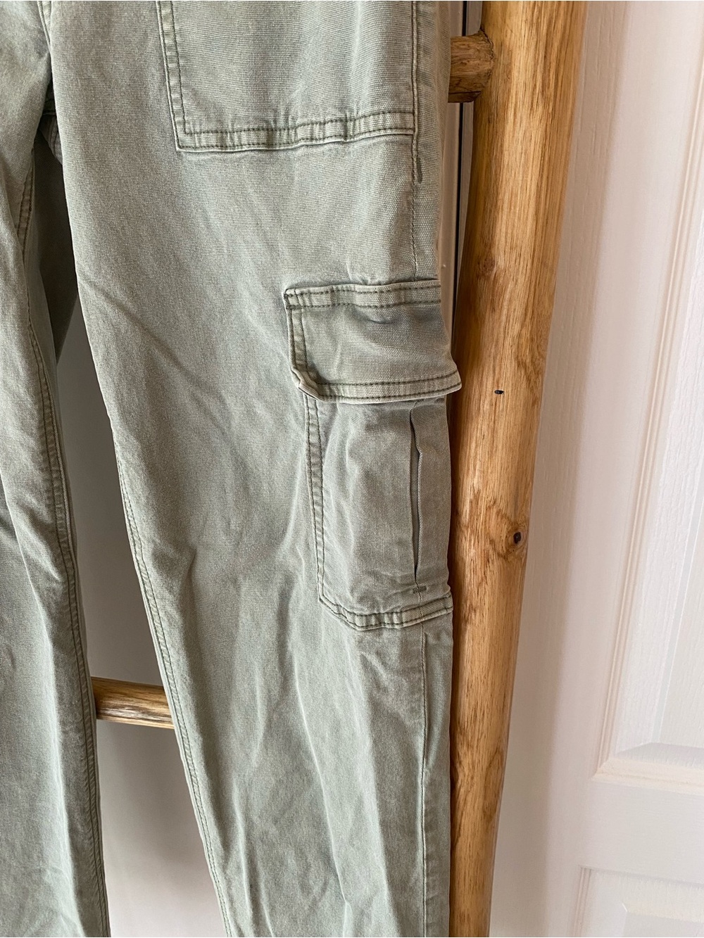American Eagle High-Rise Cargo Pants Olive Green Sz 2 Regular Casual Utility - Picture 4 of 9